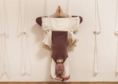 Yoga üben mit den Wandseilen – Rope Work