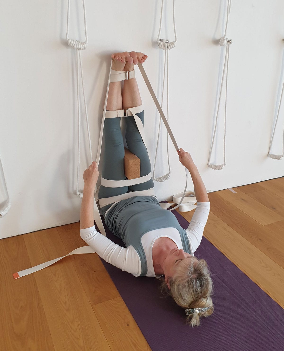 urdhvaprasaritapadasana Yoga Asana